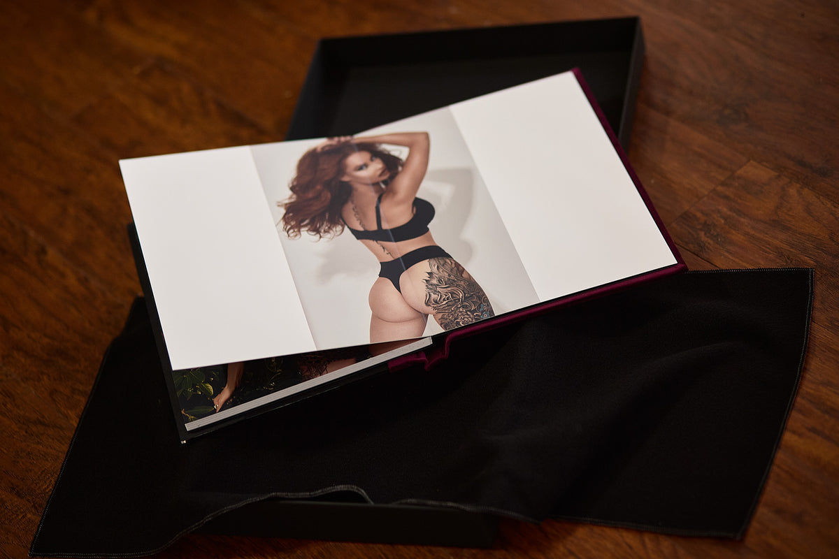 Freyja Rae Artbook + Box, 1 of 1, Hand-signed by Nino Batista